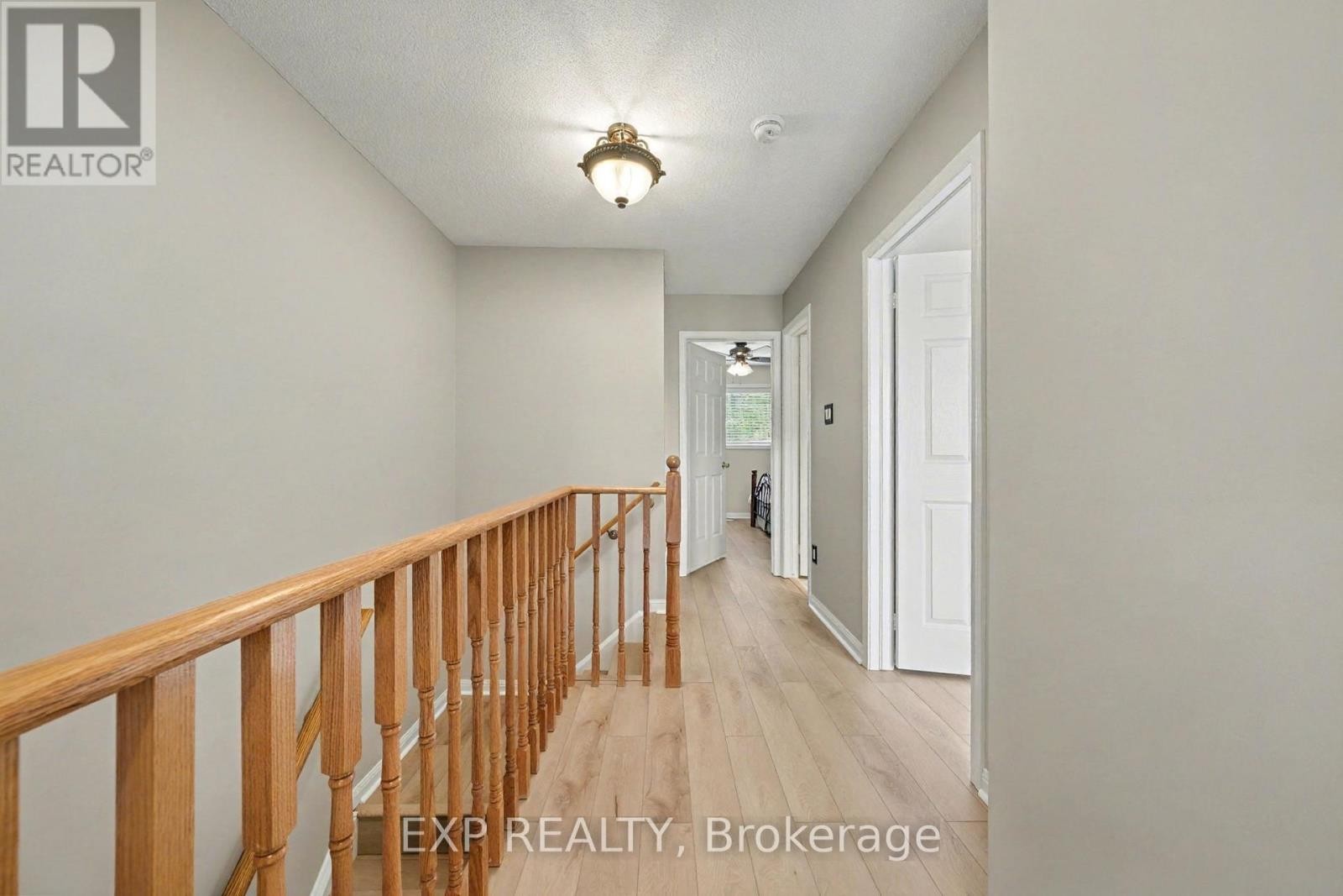 












56 HAWTHORNE CRESCENT

,
Barrie (Ardagh),




Ontario
L4N9Y7

