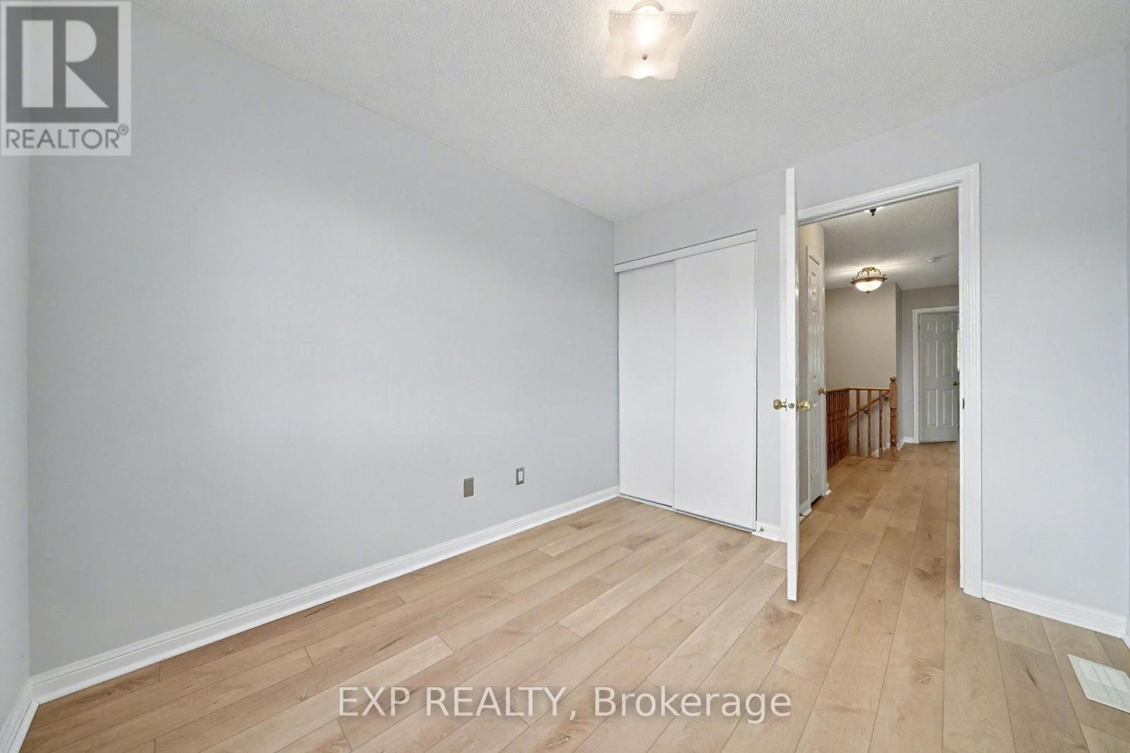 












56 HAWTHORNE CRESCENT

,
Barrie (Ardagh),




Ontario
L4N9Y7

