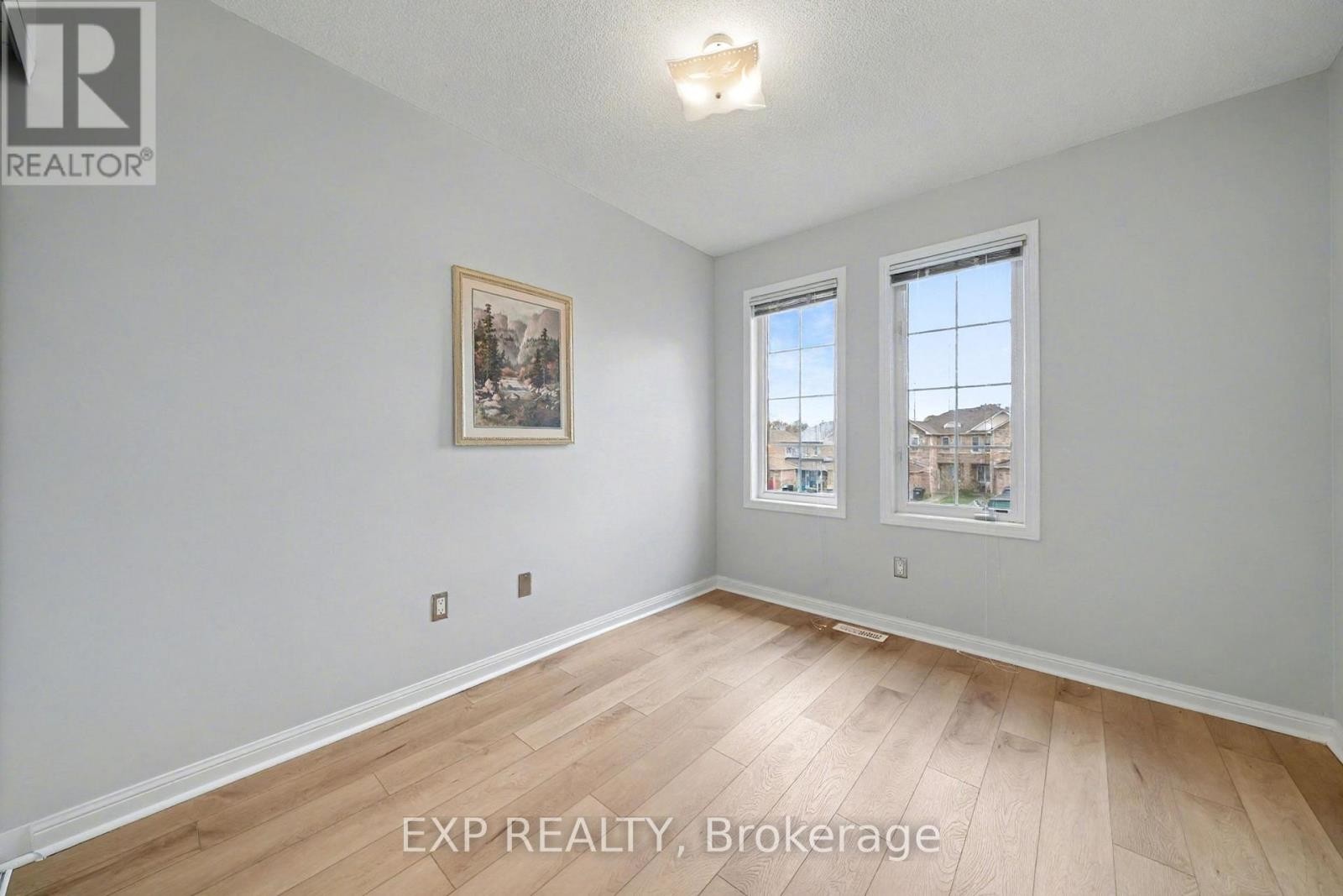 












56 HAWTHORNE CRESCENT

,
Barrie (Ardagh),




Ontario
L4N9Y7

