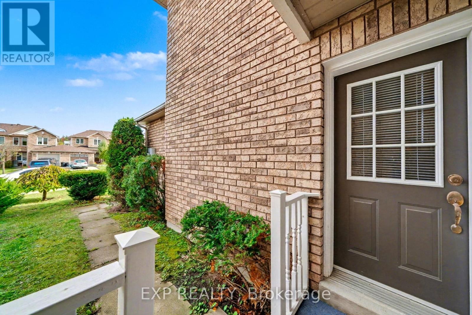 












56 HAWTHORNE CRESCENT

,
Barrie (Ardagh),




Ontario
L4N9Y7

