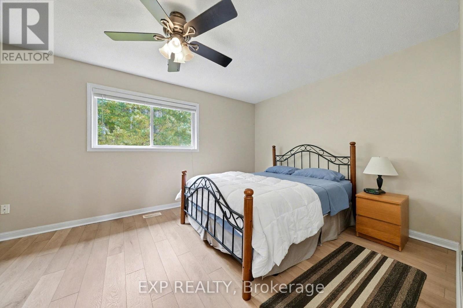 












56 HAWTHORNE CRESCENT

,
Barrie (Ardagh),




Ontario
L4N9Y7

