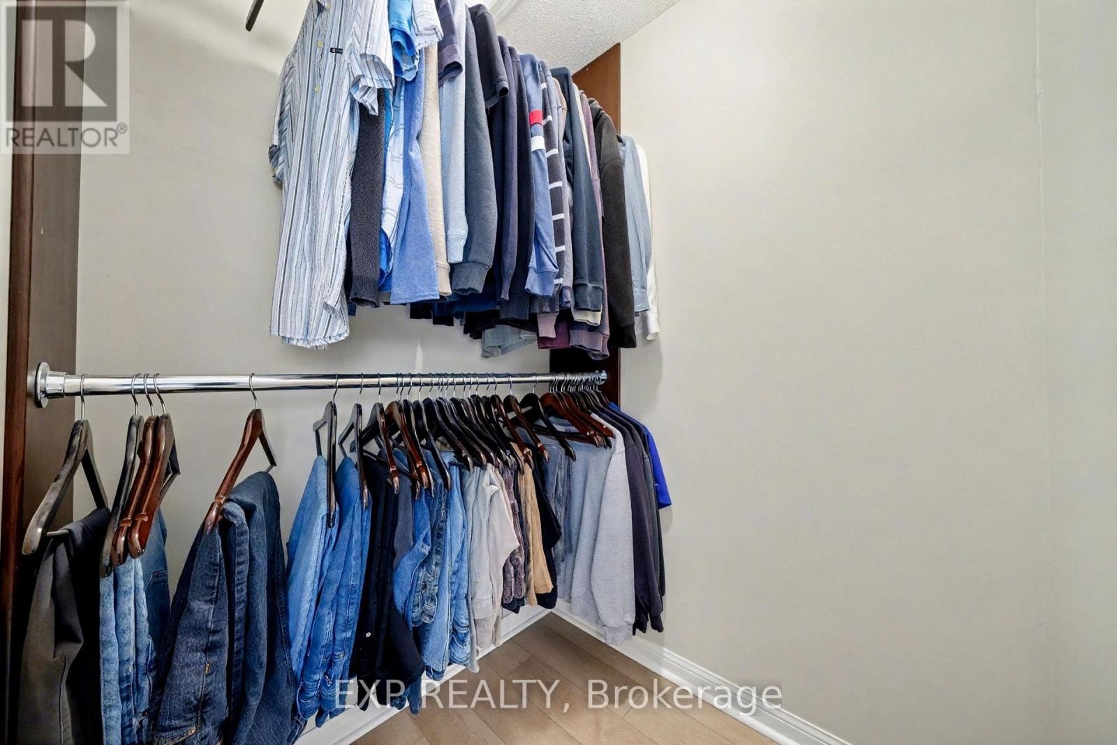 












56 HAWTHORNE CRESCENT

,
Barrie (Ardagh),




Ontario
L4N9Y7

