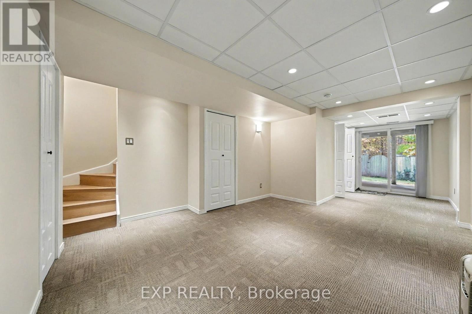 












56 HAWTHORNE CRESCENT

,
Barrie (Ardagh),




Ontario
L4N9Y7

