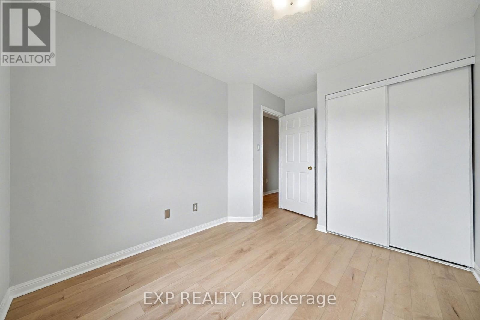 












56 HAWTHORNE CRESCENT

,
Barrie (Ardagh),




Ontario
L4N9Y7

