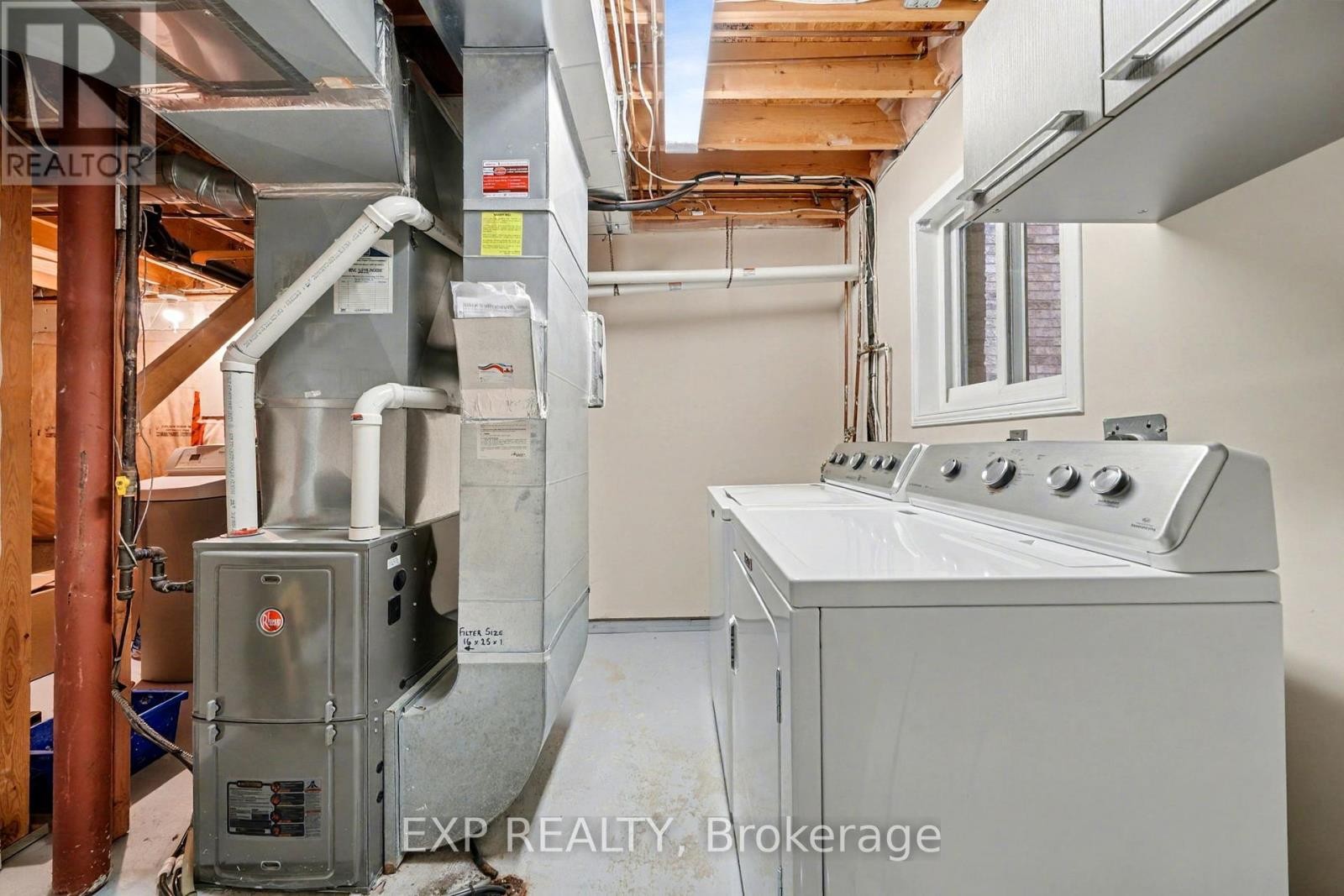 












56 HAWTHORNE CRESCENT

,
Barrie (Ardagh),




Ontario
L4N9Y7

