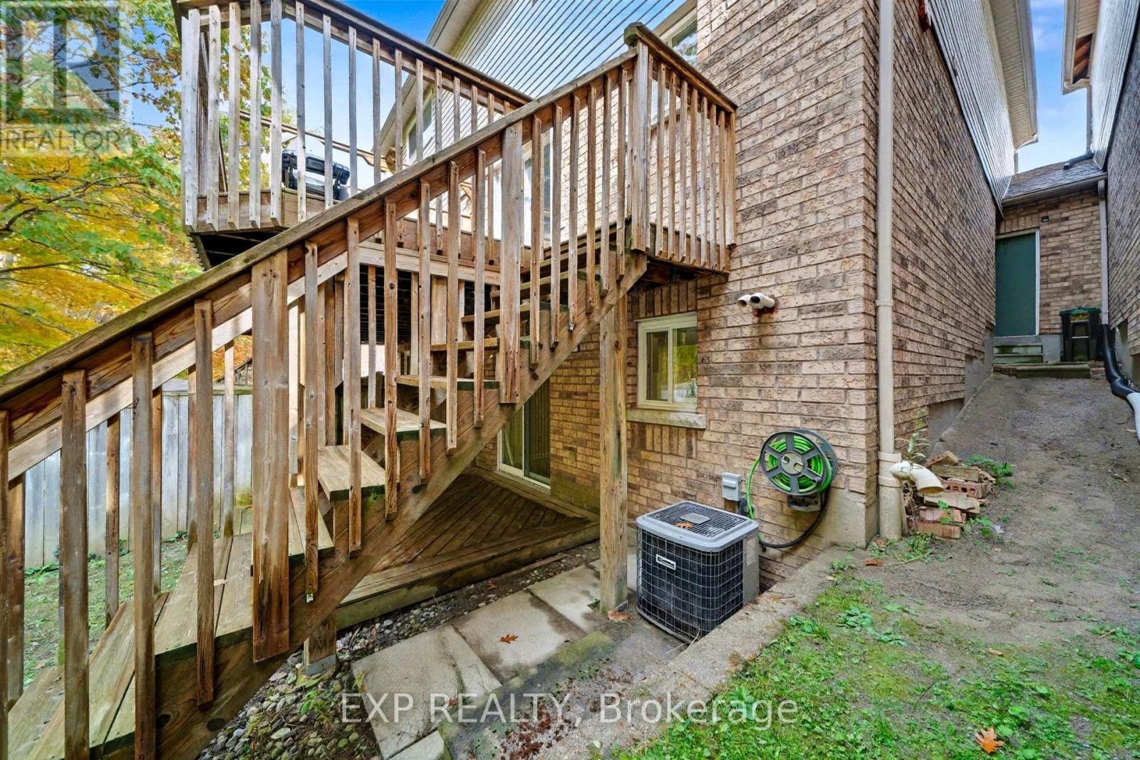 












56 HAWTHORNE CRESCENT

,
Barrie (Ardagh),




Ontario
L4N9Y7

