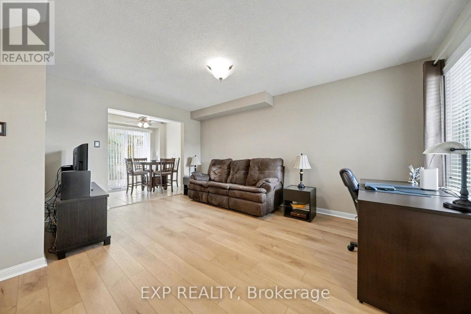 












56 HAWTHORNE CRESCENT

,
Barrie (Ardagh),




Ontario
L4N9Y7

