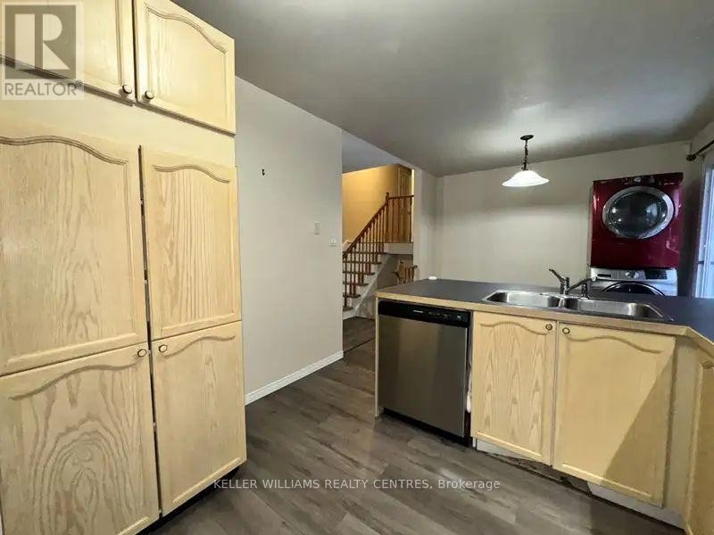 












UPPER - 51 MCDOUGALL DRIVE

,
Barrie (West Bayfield),




Ontario
L4N7H7

