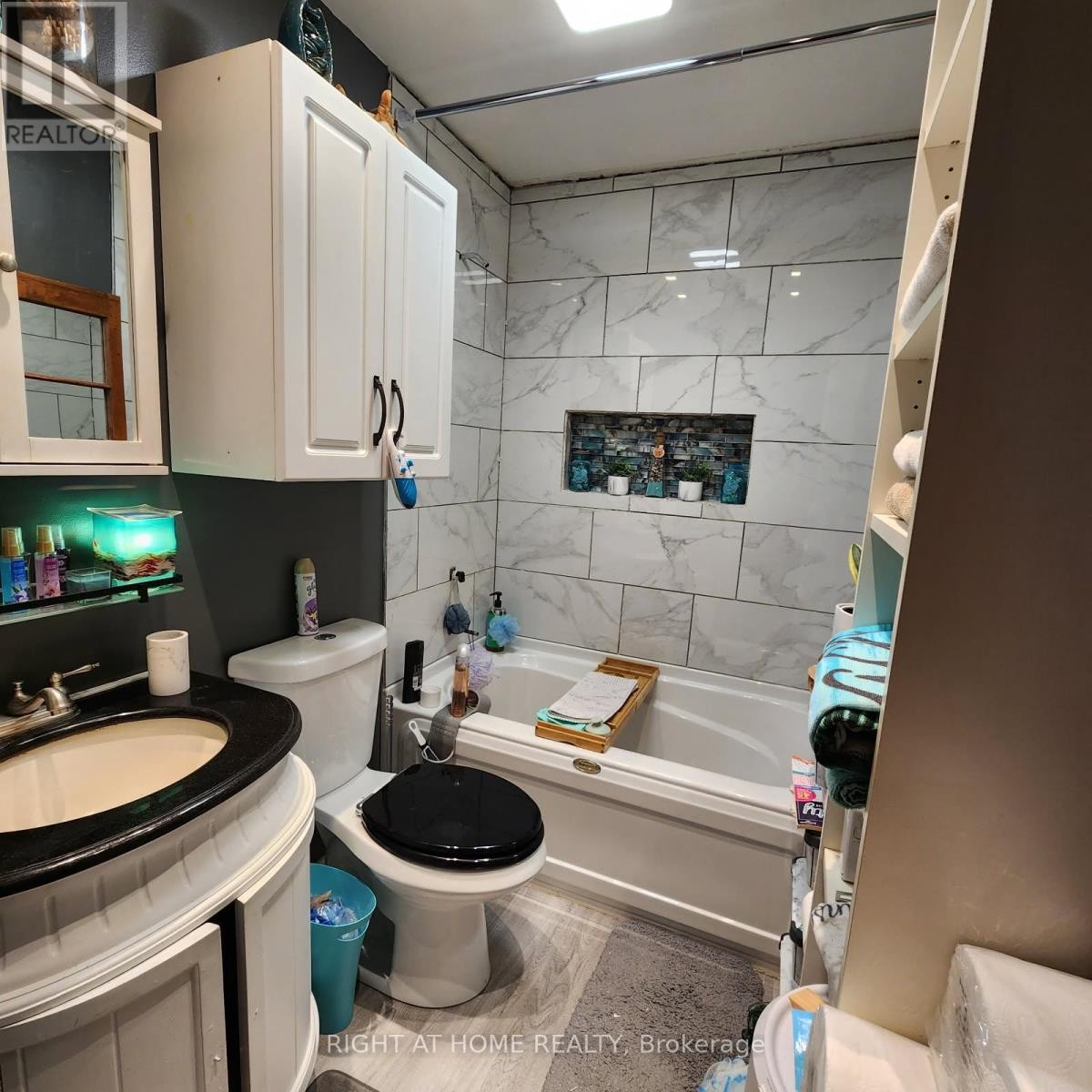 












K6 - 63 FERRIS LANE

,
Barrie (Cundles East),




Ontario
L4M5C4

