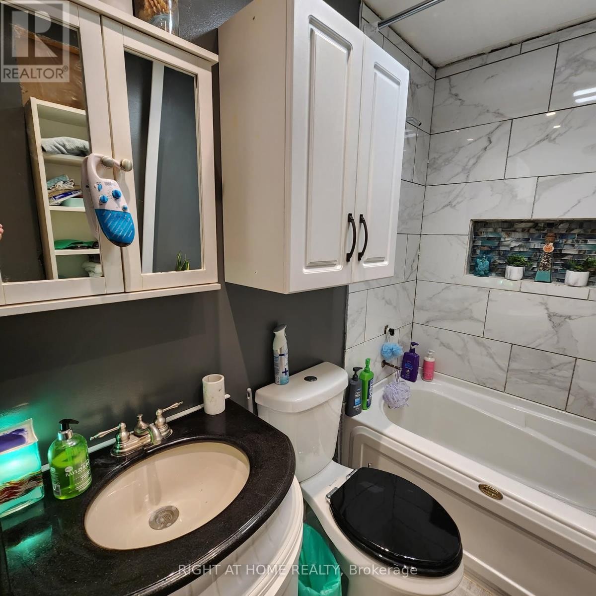 












K6 - 63 FERRIS LANE

,
Barrie (Cundles East),




Ontario
L4M5C4

