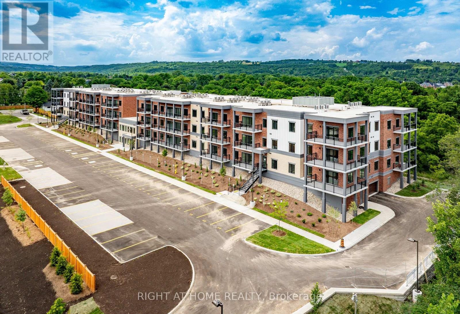 












321 - 121 MARY STREET

,
Clearview (Creemore),




Ontario
L0M1G0

