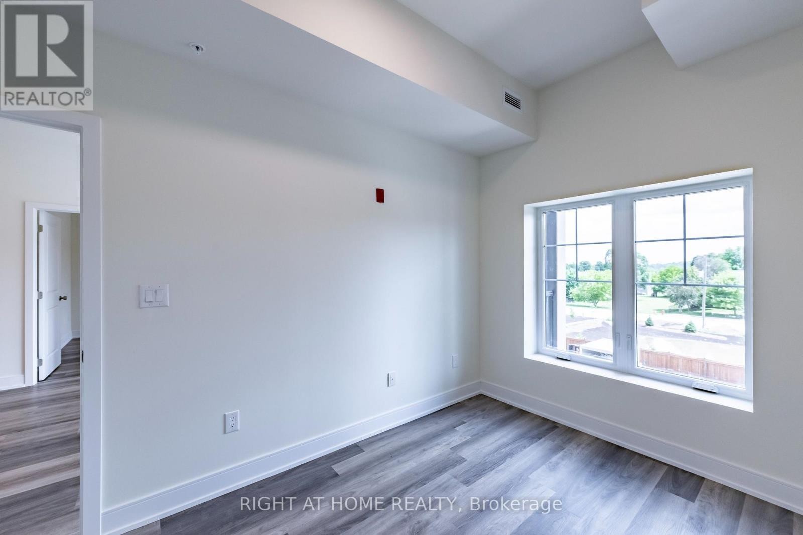 












321 - 121 MARY STREET

,
Clearview (Creemore),




Ontario
L0M1G0

