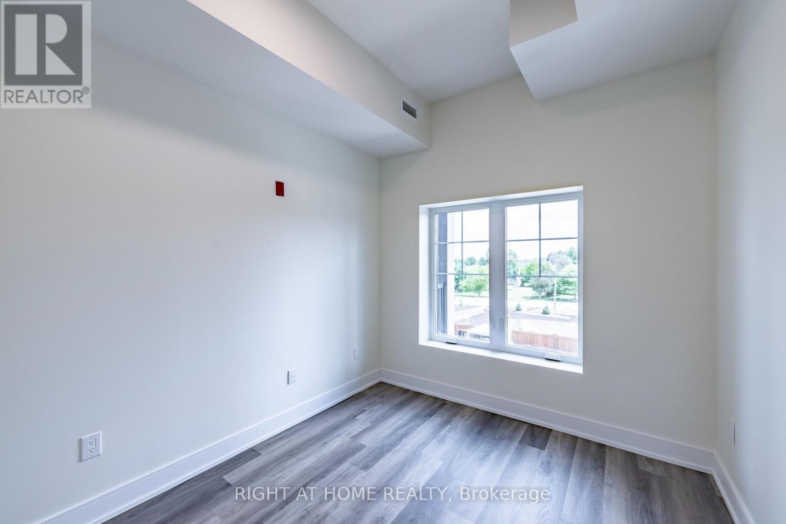 












321 - 121 MARY STREET

,
Clearview (Creemore),




Ontario
L0M1G0

