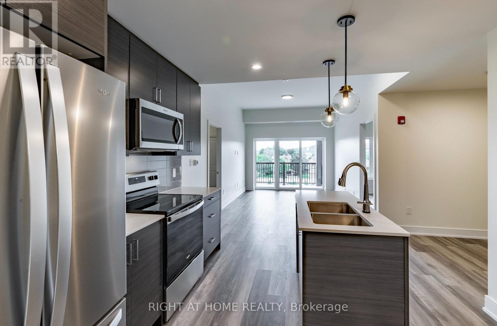 












321 - 121 MARY STREET

,
Clearview (Creemore),




Ontario
L0M1G0

