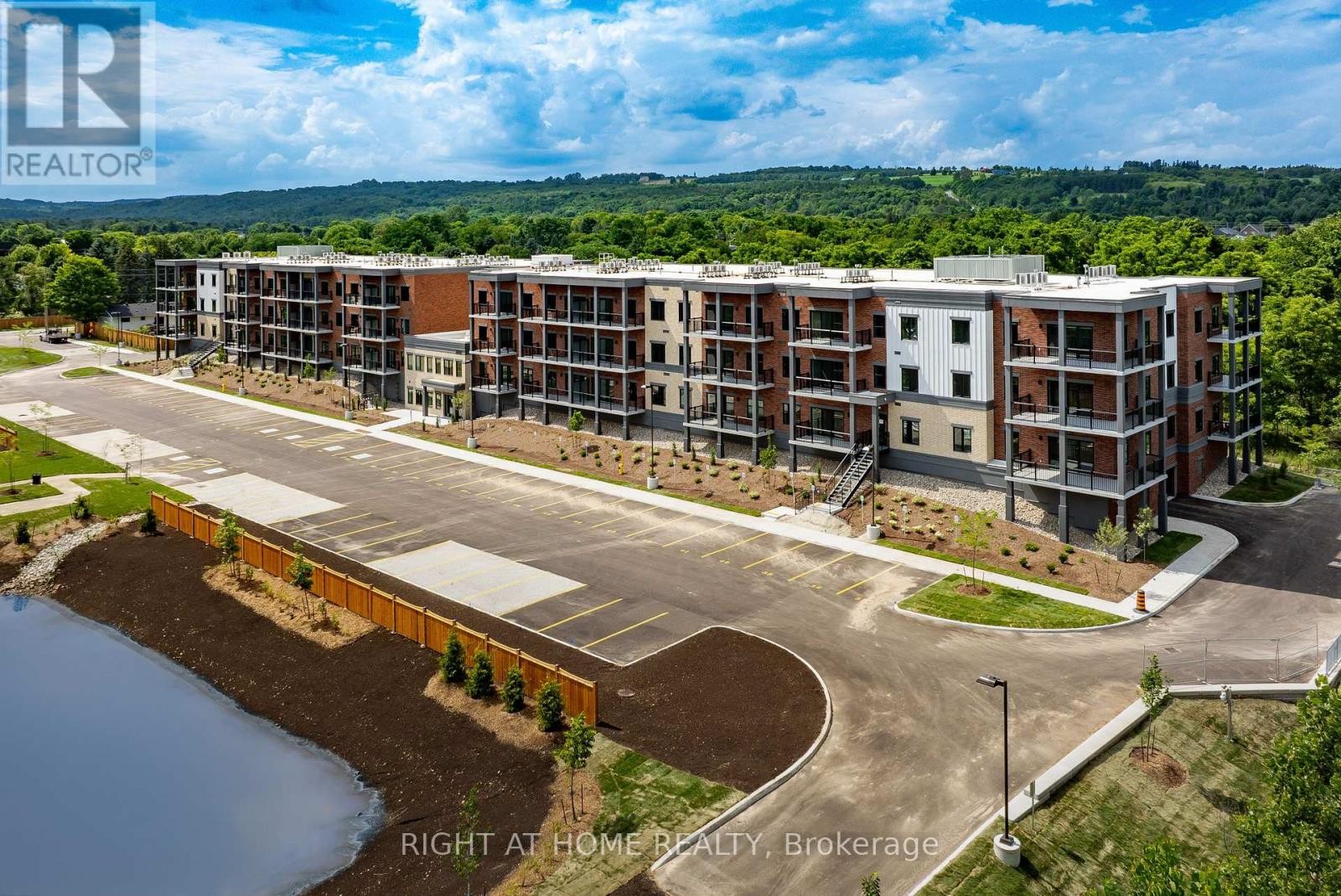 












321 - 121 MARY STREET

,
Clearview (Creemore),




Ontario
L0M1G0

