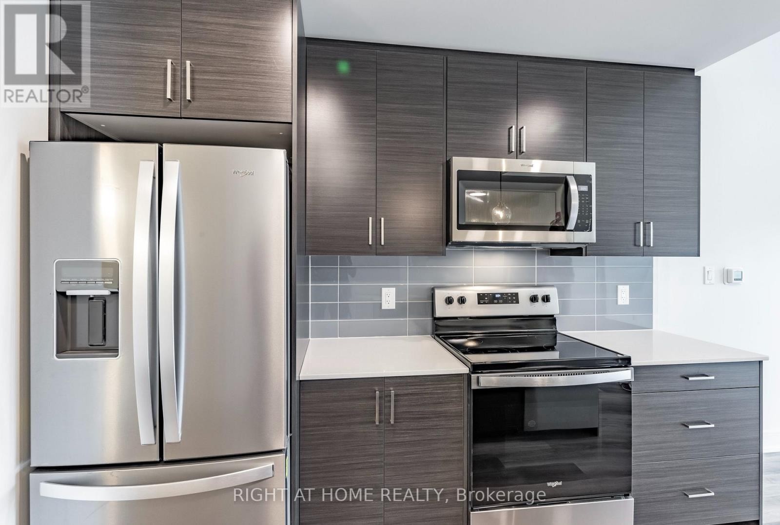 












321 - 121 MARY STREET

,
Clearview (Creemore),




Ontario
L0M1G0

