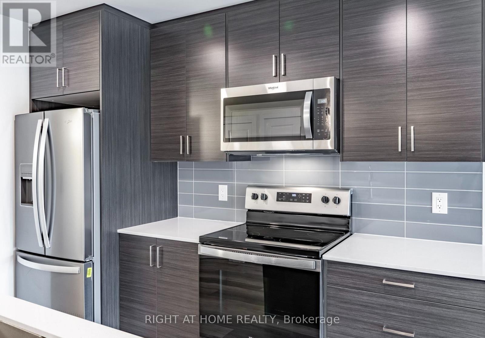 












321 - 121 MARY STREET

,
Clearview (Creemore),




Ontario
L0M1G0

