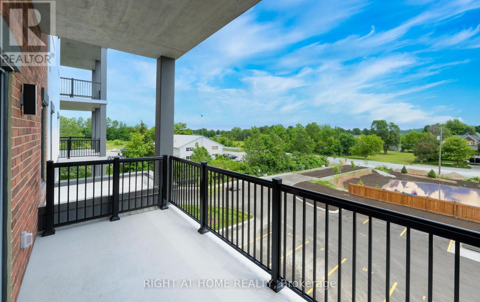 












321 - 121 MARY STREET

,
Clearview (Creemore),




Ontario
L0M1G0

