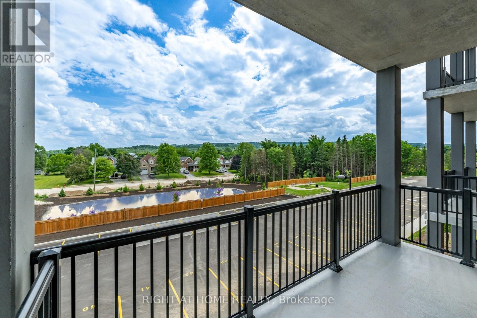 












321 - 121 MARY STREET

,
Clearview (Creemore),




Ontario
L0M1G0

