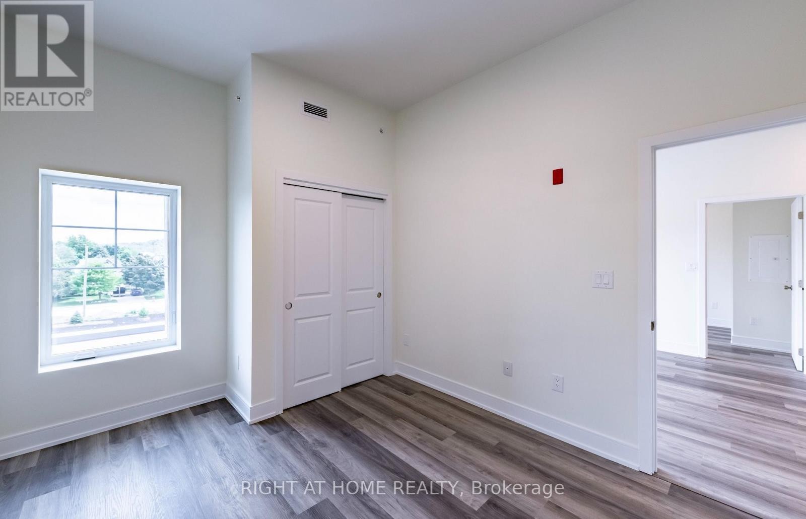 












321 - 121 MARY STREET

,
Clearview (Creemore),




Ontario
L0M1G0

