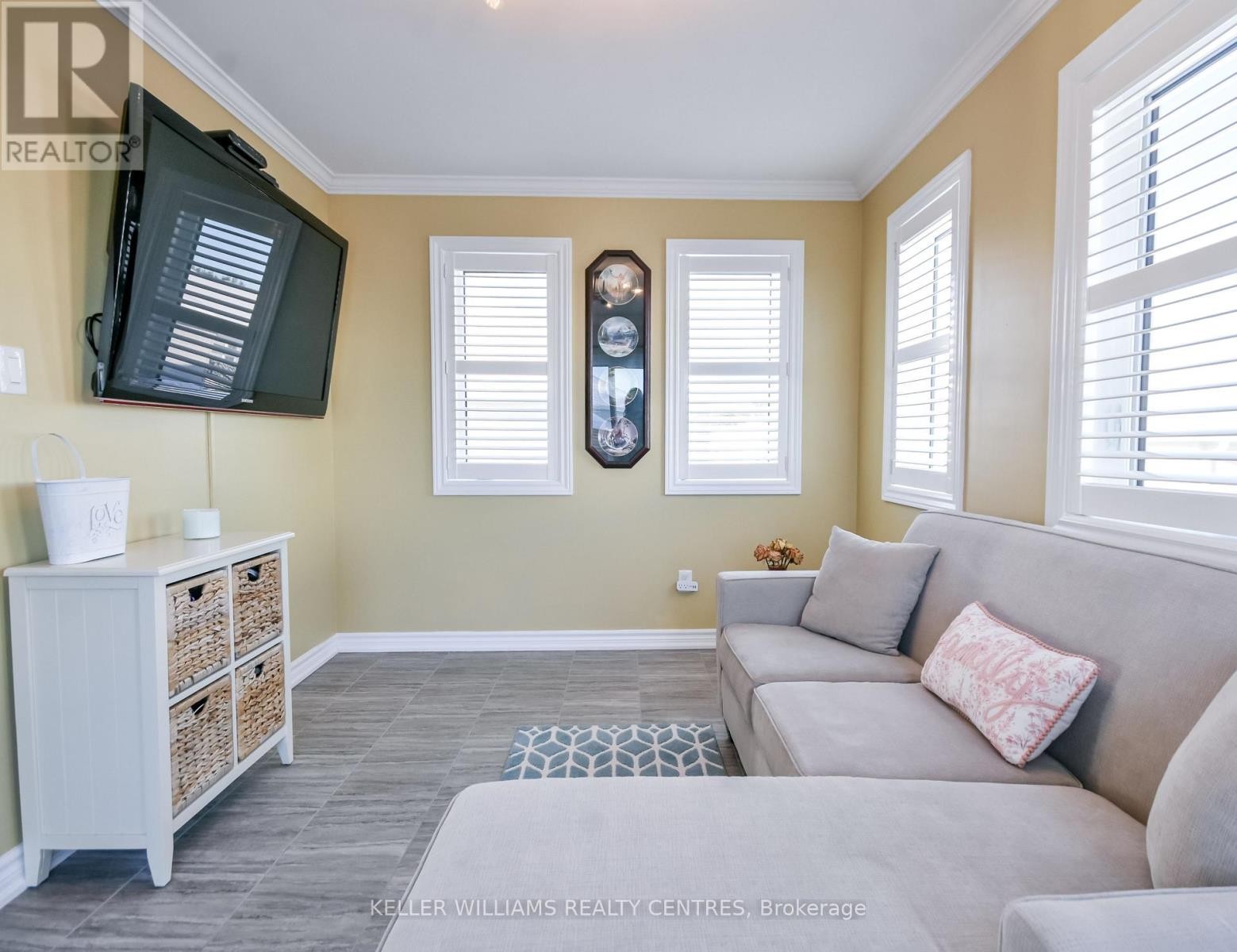 












10 SINCLAIR CRESCENT

,
Ramara (Atherley),




Ontario
L3V8K1

