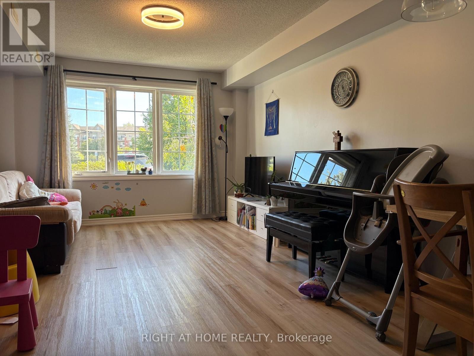 












3 - 53 FERNDALE DRIVE S

,
Barrie (Ardagh),




Ontario
L4N5W9

