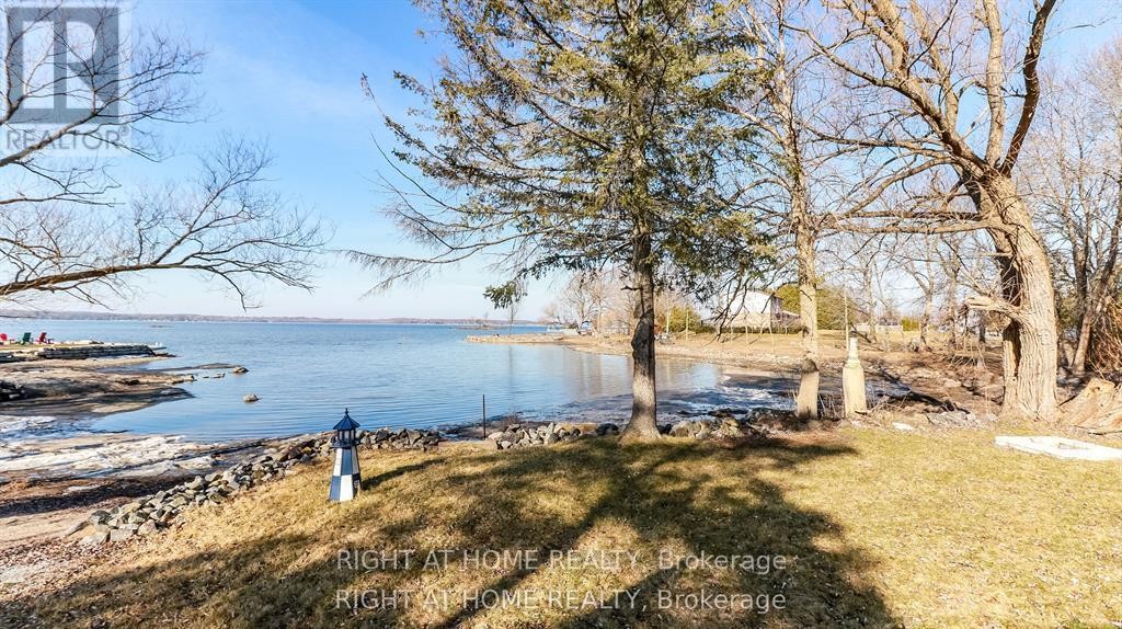 












20 LONG POINT ROAD

,
Tay (Waubaushene),




Ontario
L0K2C0

