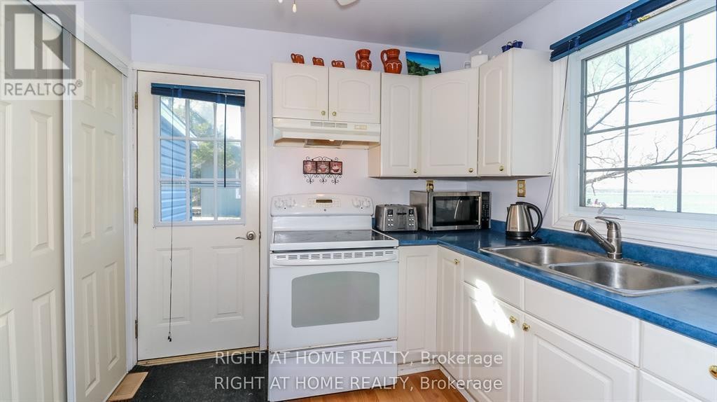 












20 LONG POINT ROAD

,
Tay (Waubaushene),




Ontario
L0K2C0

