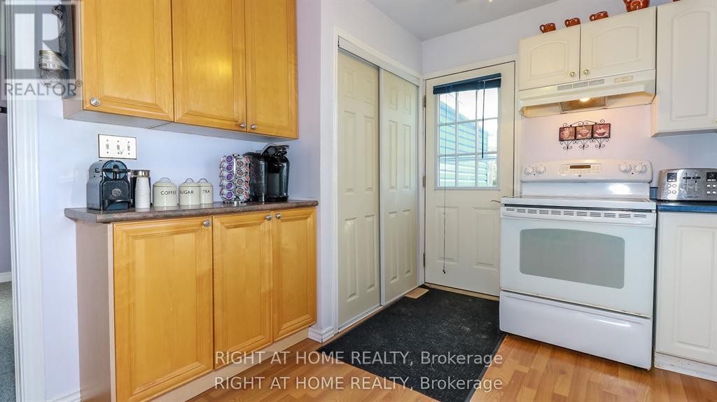 












20 LONG POINT ROAD

,
Tay (Waubaushene),




Ontario
L0K2C0

