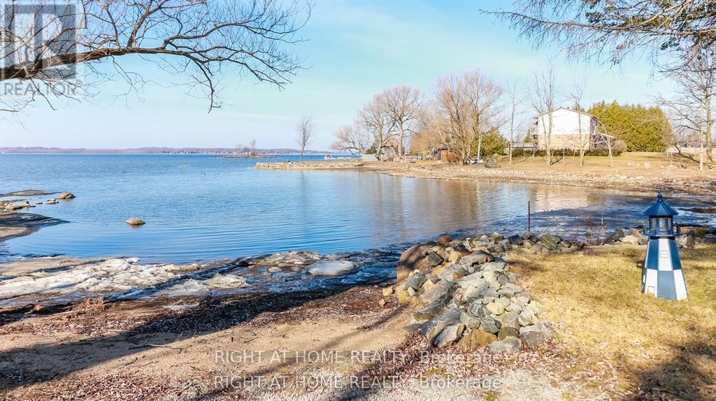 












20 LONG POINT ROAD

,
Tay (Waubaushene),




Ontario
L0K2C0

