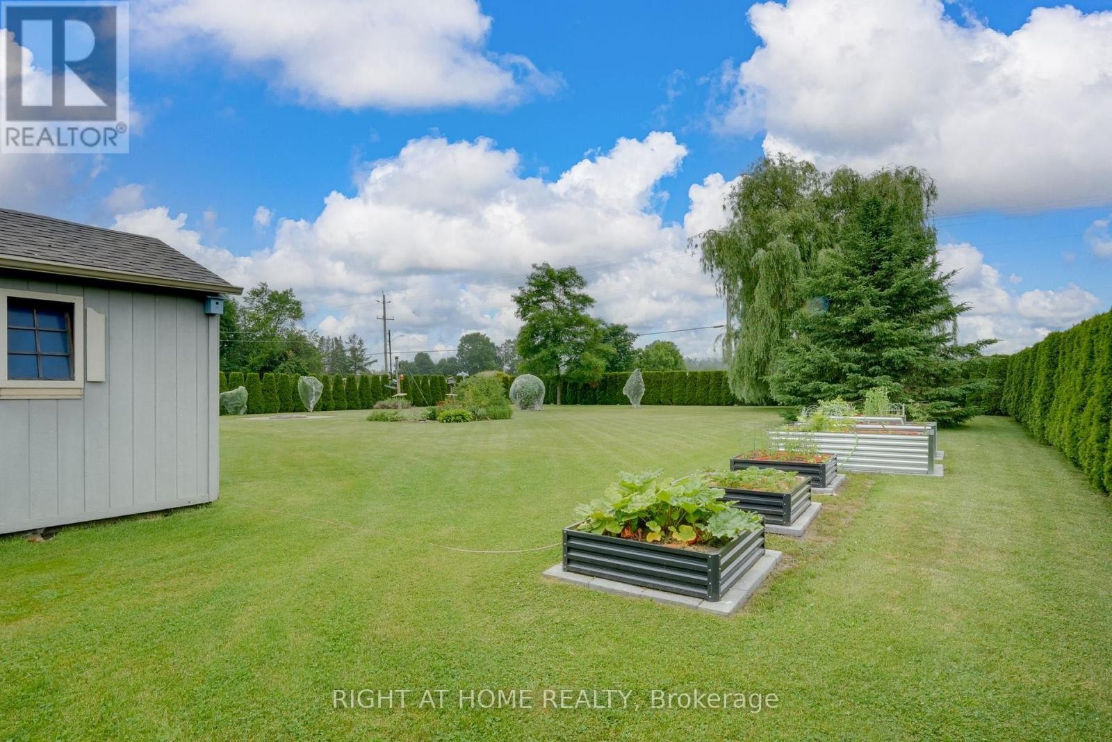 












16 O'NEILL CIRCLE

,
Springwater (Phelpston),




Ontario
L0L2K0

