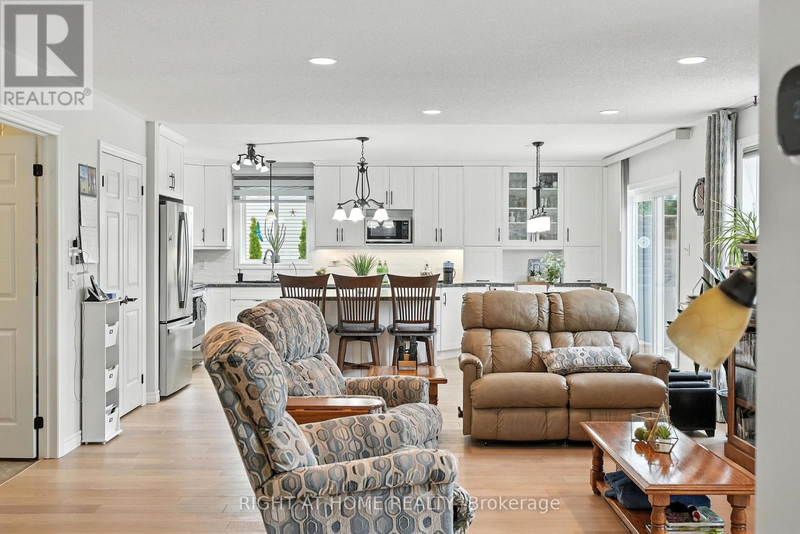 












16 O'NEILL CIRCLE

,
Springwater (Phelpston),




Ontario
L0L2K0

