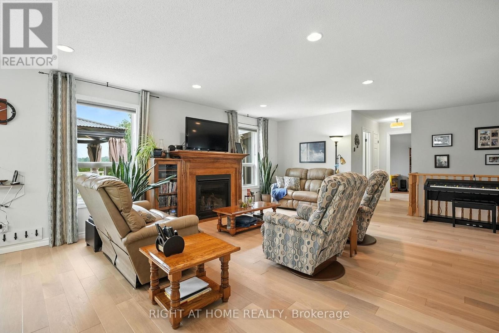 












16 O'NEILL CIRCLE

,
Springwater (Phelpston),




Ontario
L0L2K0

