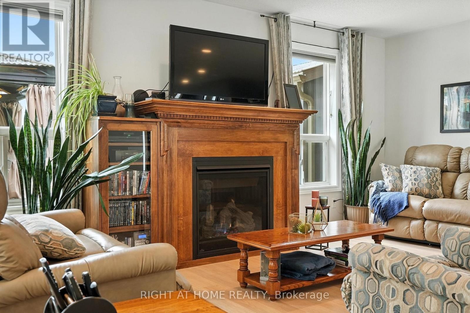 












16 O'NEILL CIRCLE

,
Springwater (Phelpston),




Ontario
L0L2K0

