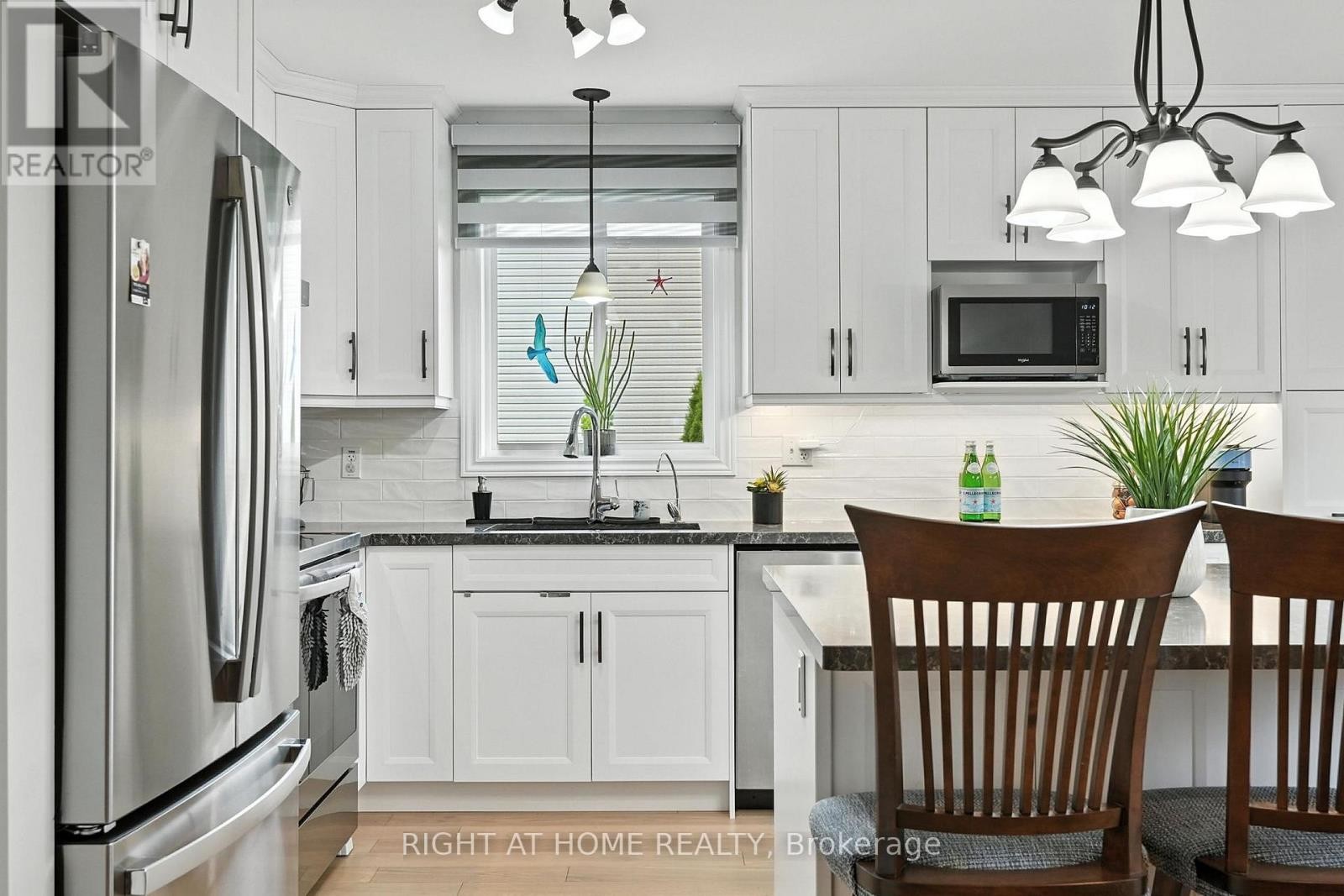 












16 O'NEILL CIRCLE

,
Springwater (Phelpston),




Ontario
L0L2K0

