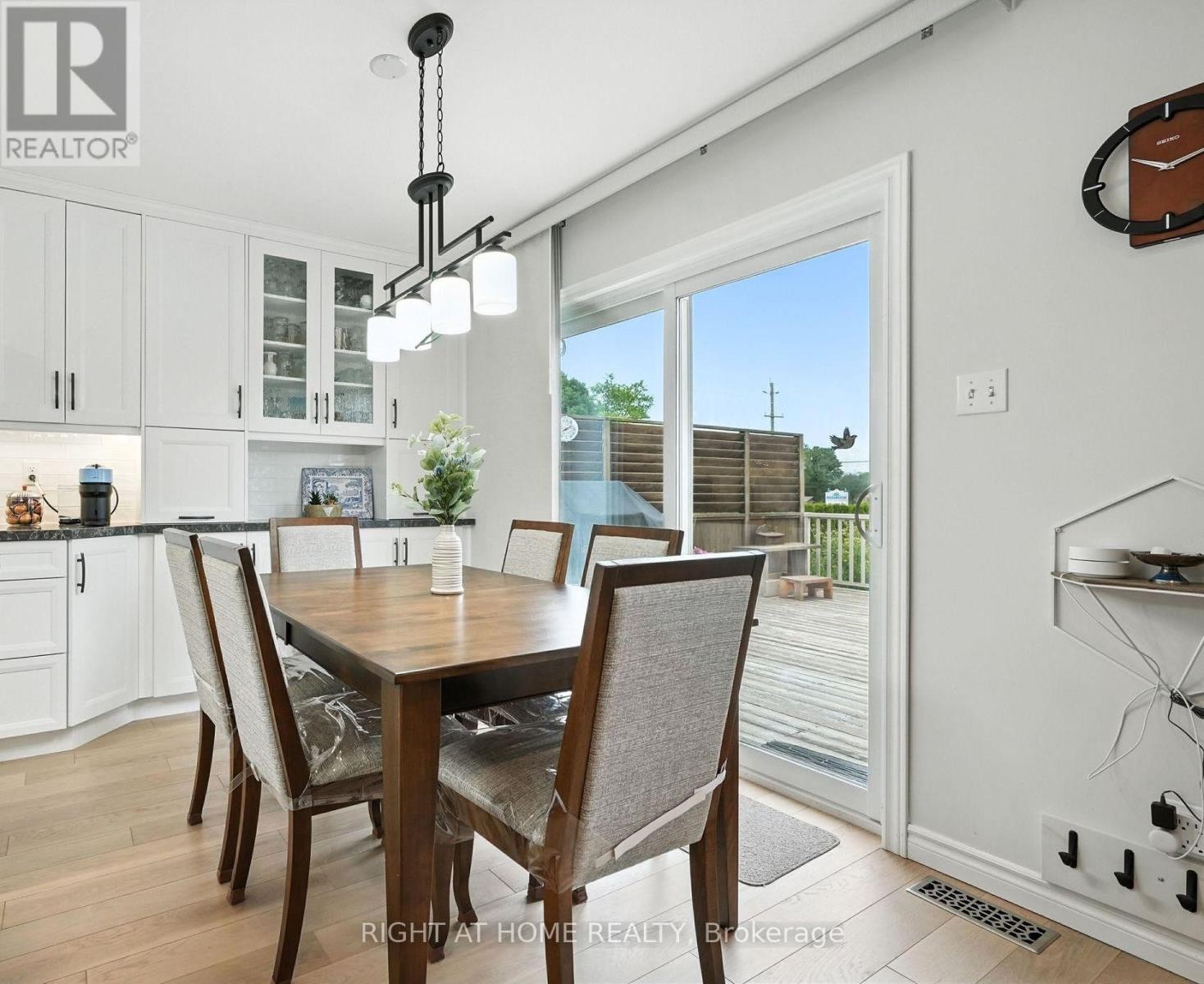 












16 O'NEILL CIRCLE

,
Springwater (Phelpston),




Ontario
L0L2K0

