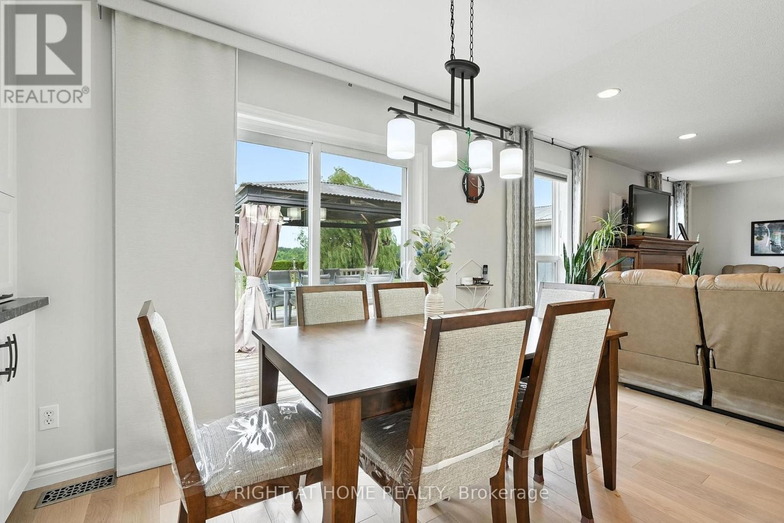 












16 O'NEILL CIRCLE

,
Springwater (Phelpston),




Ontario
L0L2K0

