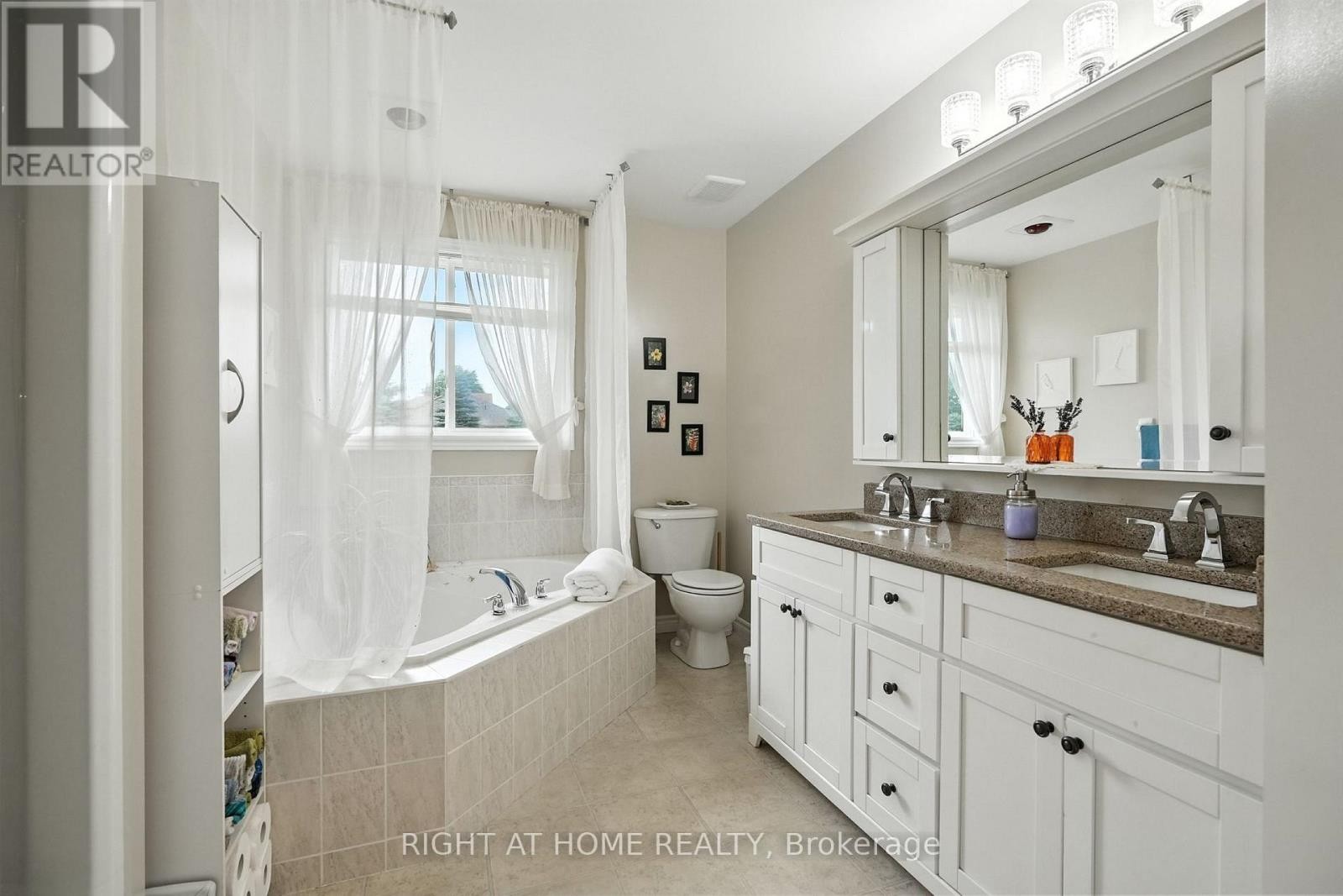 












16 O'NEILL CIRCLE

,
Springwater (Phelpston),




Ontario
L0L2K0

