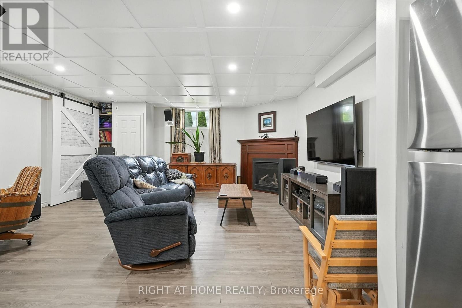 












16 O'NEILL CIRCLE

,
Springwater (Phelpston),




Ontario
L0L2K0

