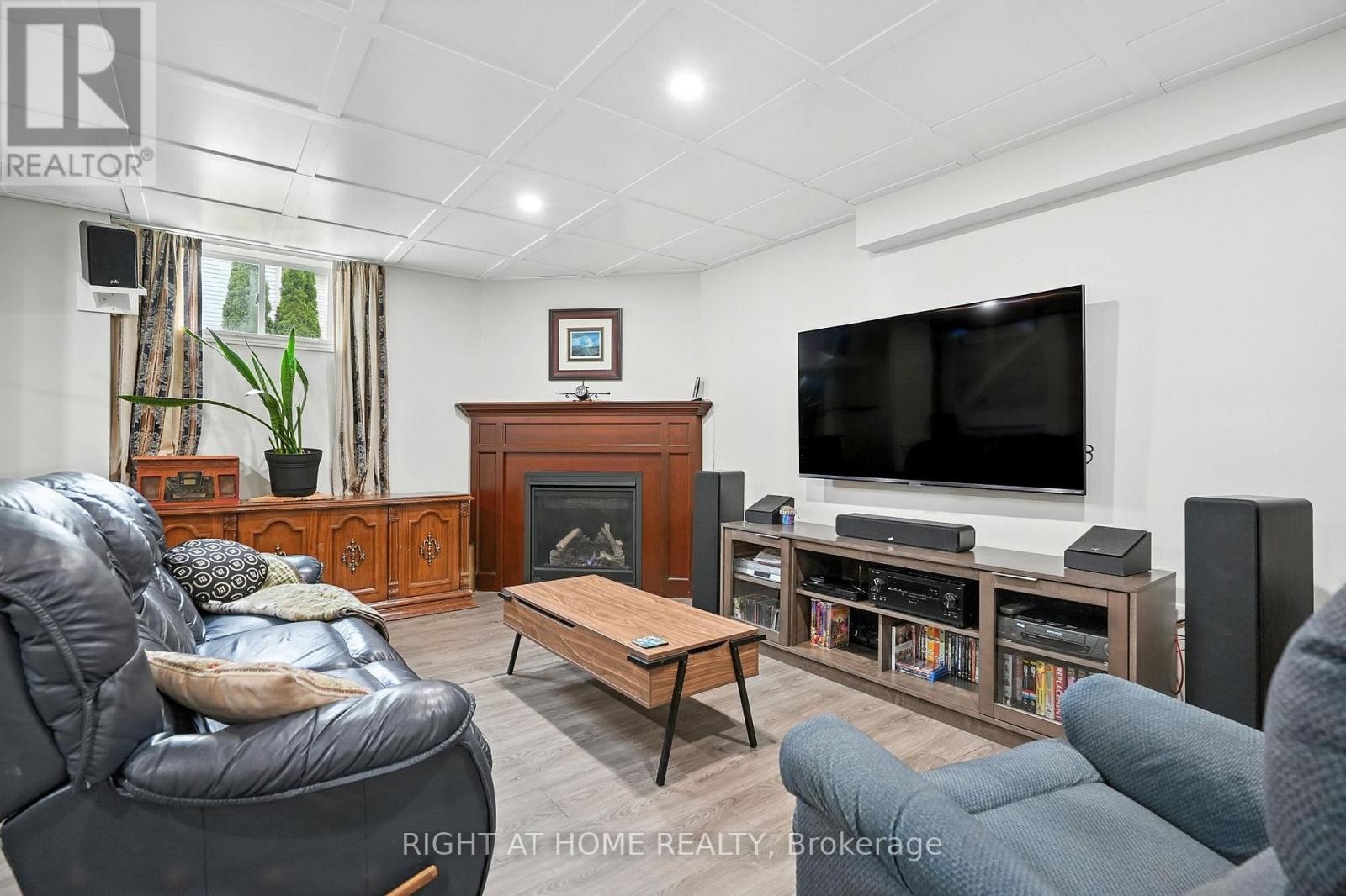 












16 O'NEILL CIRCLE

,
Springwater (Phelpston),




Ontario
L0L2K0

