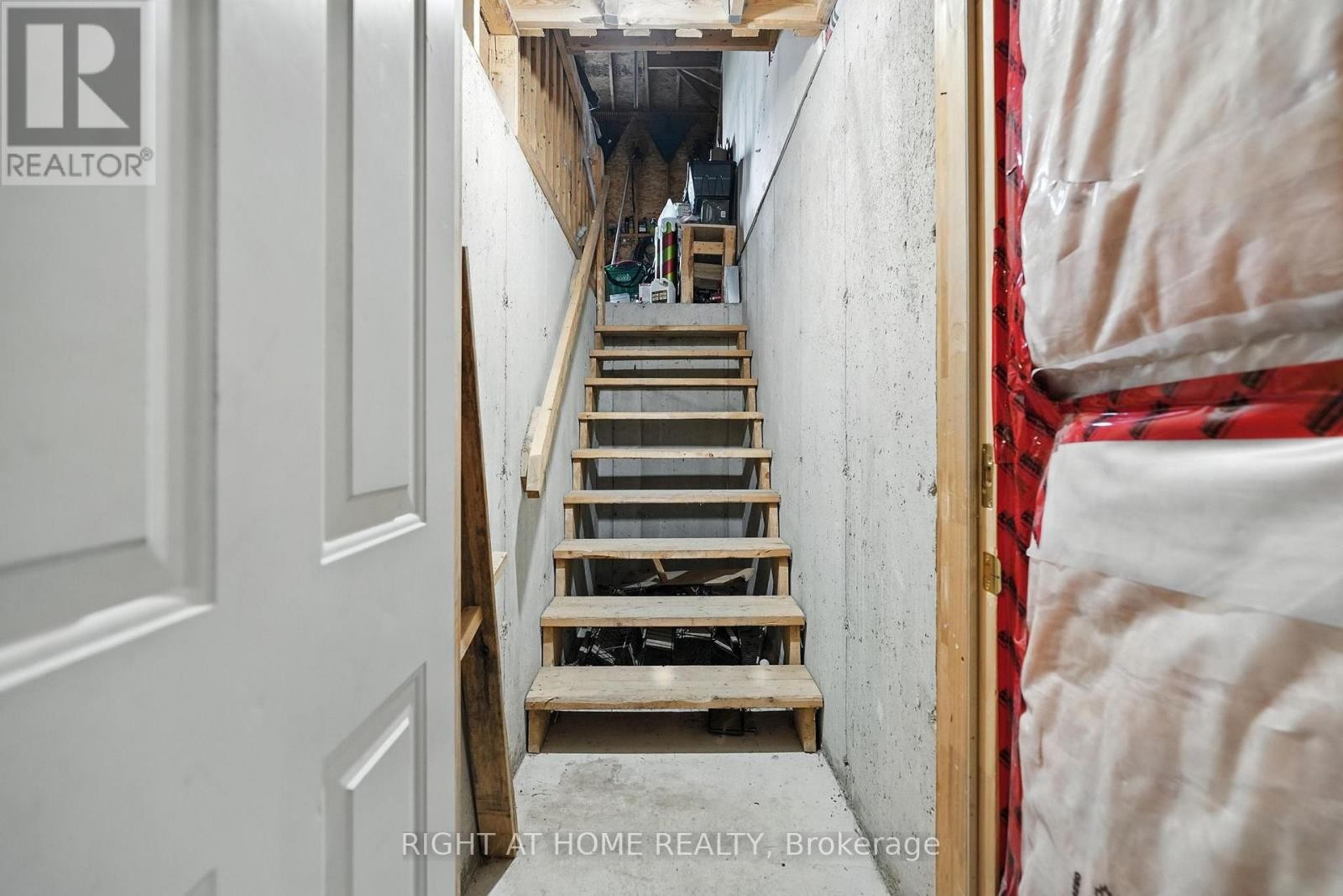 












16 O'NEILL CIRCLE

,
Springwater (Phelpston),




Ontario
L0L2K0

