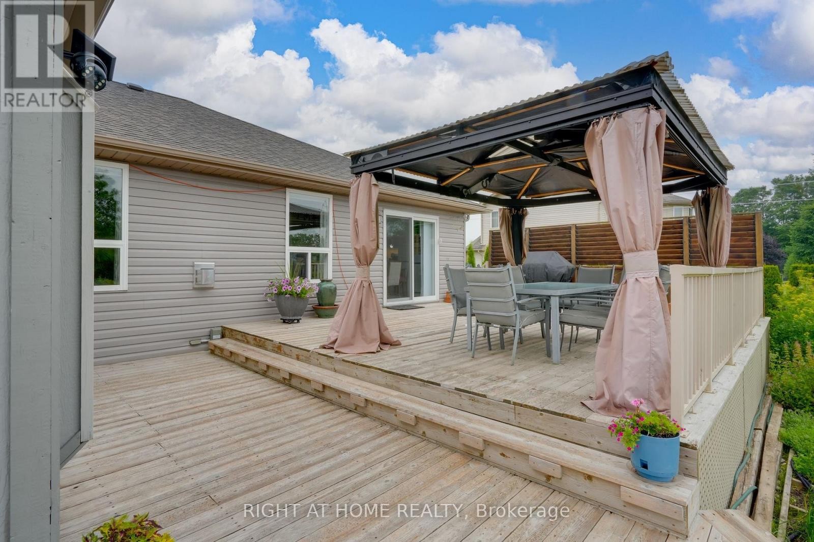 












16 O'NEILL CIRCLE

,
Springwater (Phelpston),




Ontario
L0L2K0

