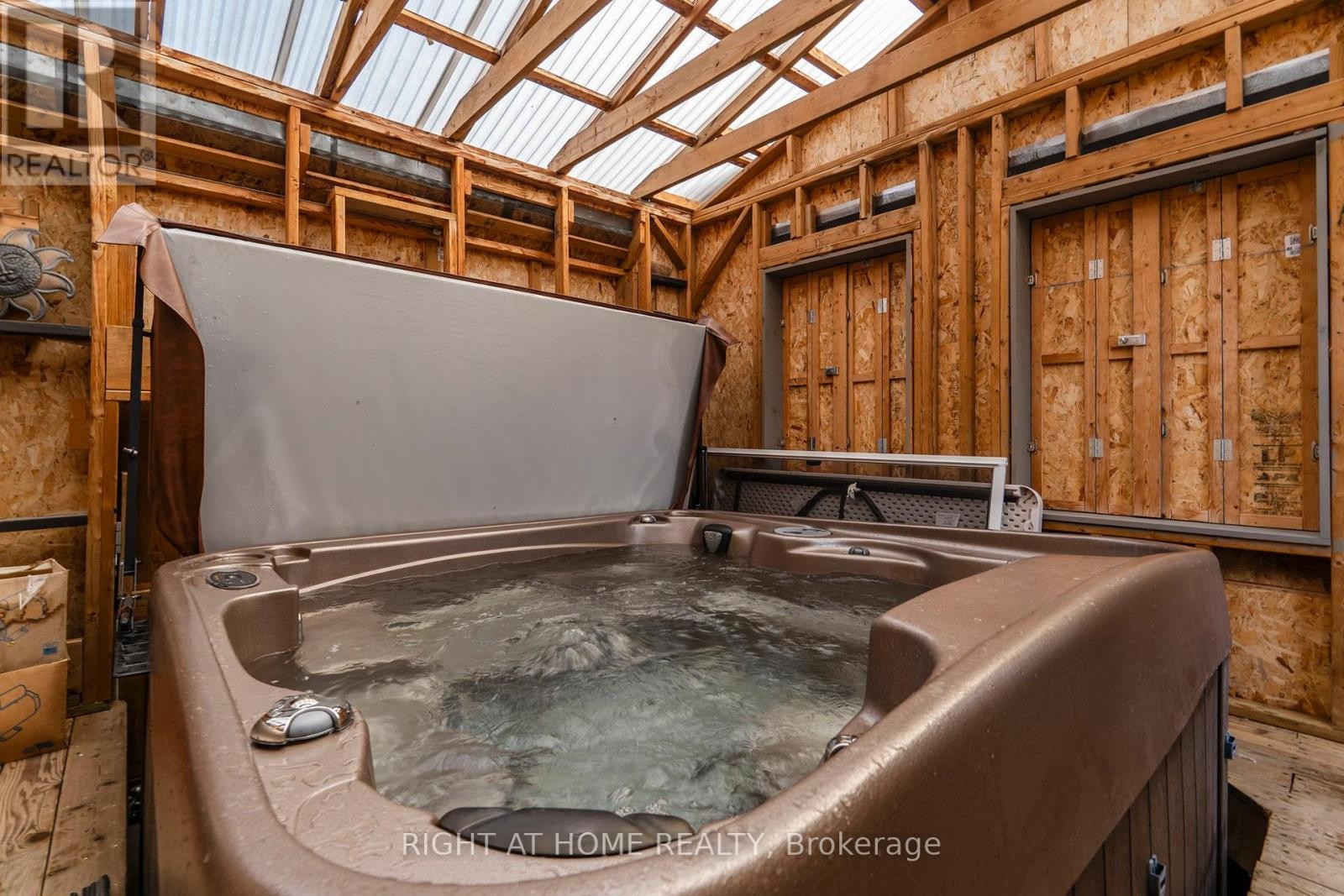 












16 O'NEILL CIRCLE

,
Springwater (Phelpston),




Ontario
L0L2K0

