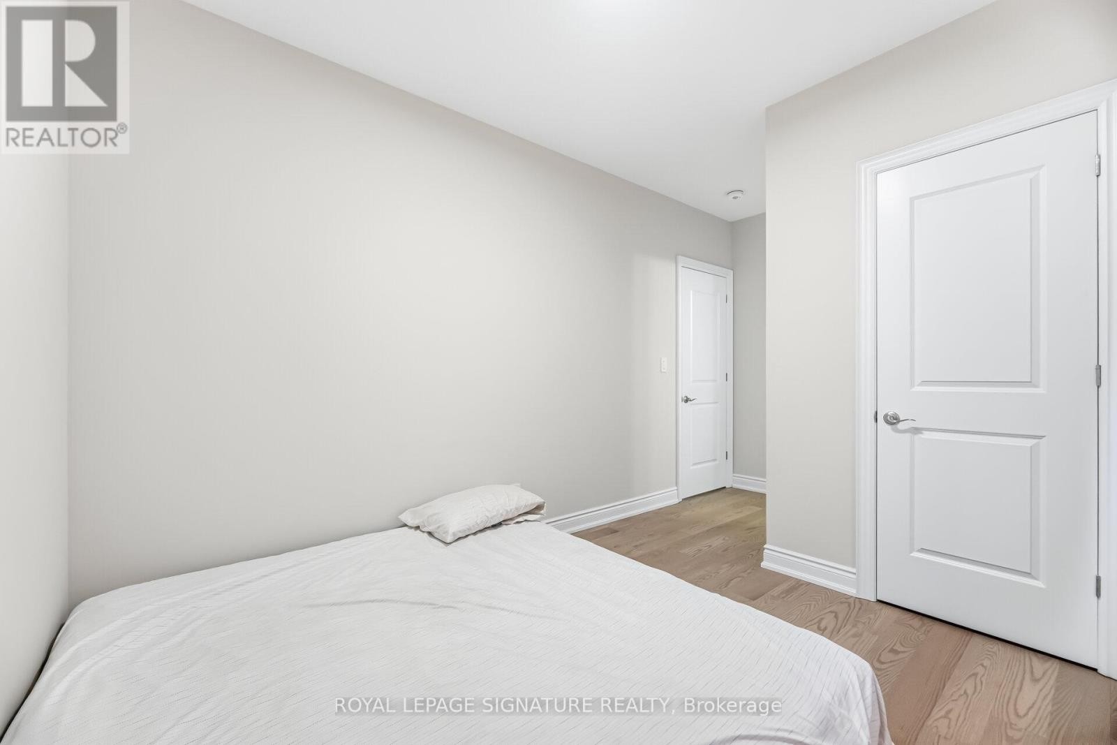 












78 BEARBERRY ROAD

,
Springwater (Midhurst),




Ontario
L9X2C9

