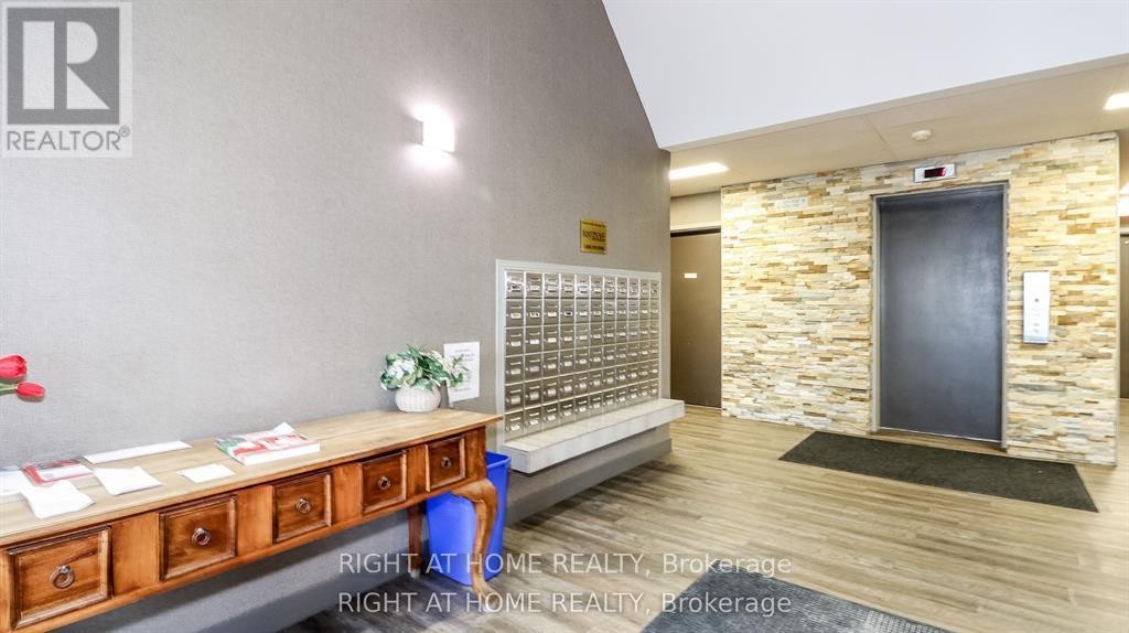 












113 - 126 BELL FARM ROAD

,
Barrie (Alliance),




Ontario
L4M6J3

