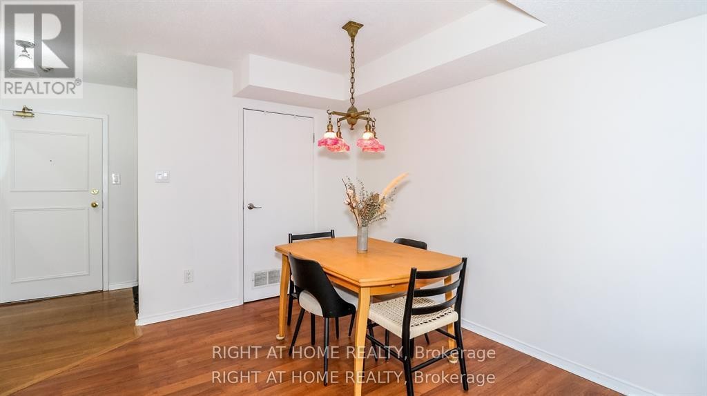 












113 - 126 BELL FARM ROAD

,
Barrie (Alliance),




Ontario
L4M6J3

