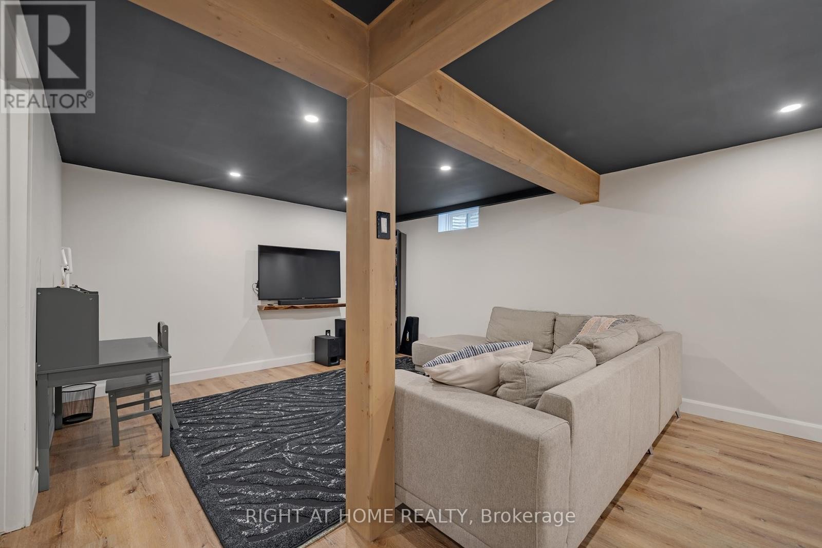 












361 HICKLING TRAIL

,
Barrie (Grove East),




Ontario
L4M6A4

