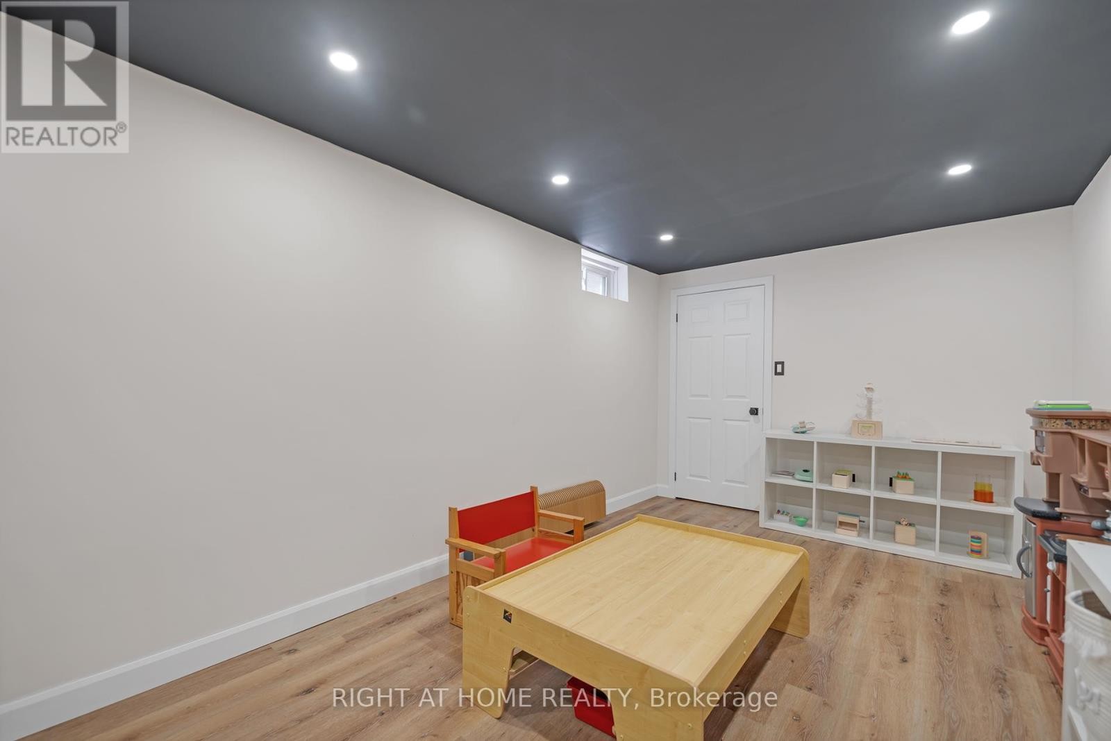 












361 HICKLING TRAIL

,
Barrie (Grove East),




Ontario
L4M6A4

