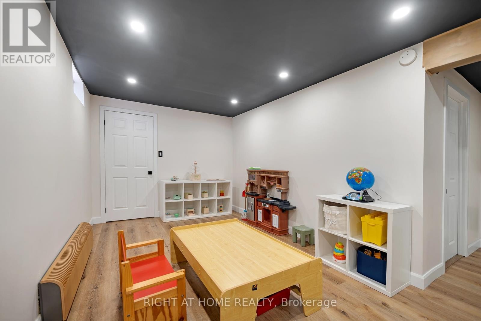 












361 HICKLING TRAIL

,
Barrie (Grove East),




Ontario
L4M6A4

