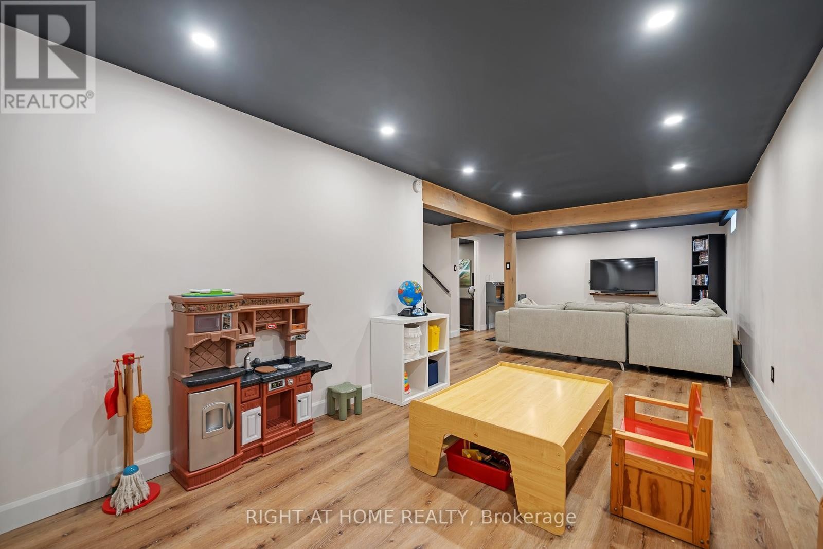 












361 HICKLING TRAIL

,
Barrie (Grove East),




Ontario
L4M6A4

